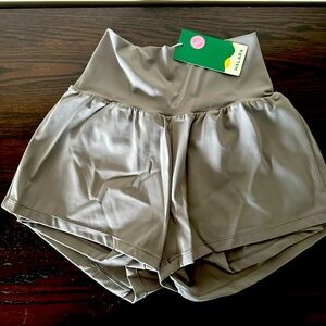Brand new Halara 2 in 1 shorts